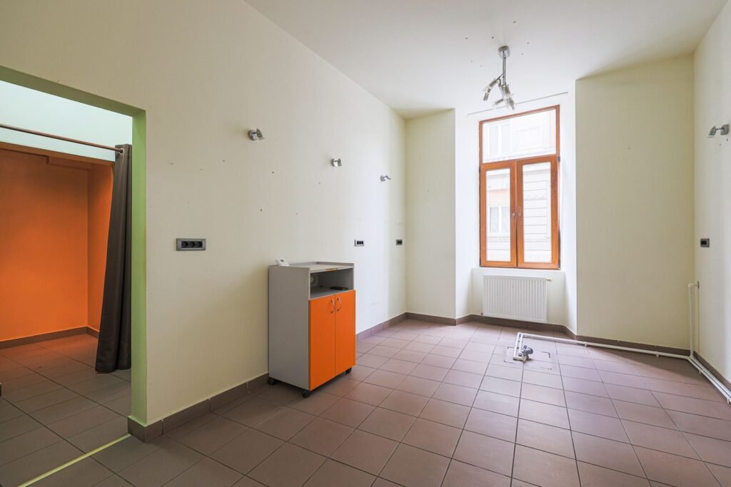 De vânzare Spațiu comercial strada Episcopiei nr 1, Pregătit pt afacerea ta! în zona Ultracentral 3 camere Arad 1