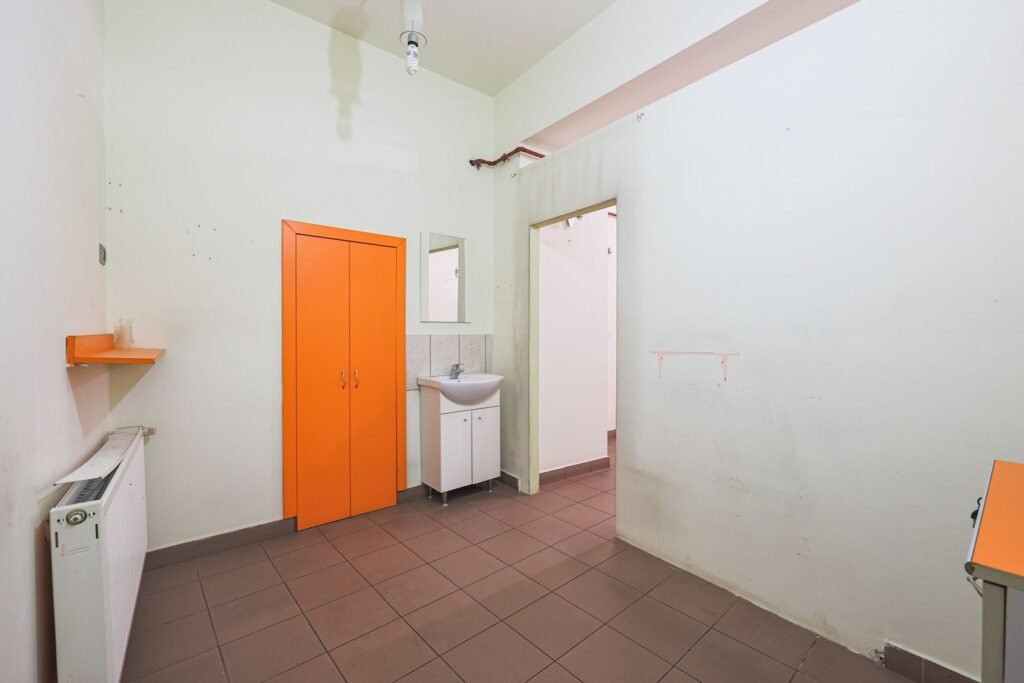 De vânzare Spațiu comercial strada Episcopiei nr 1, Pregătit pt afacerea ta! în zona Ultracentral 3 camere Arad 1