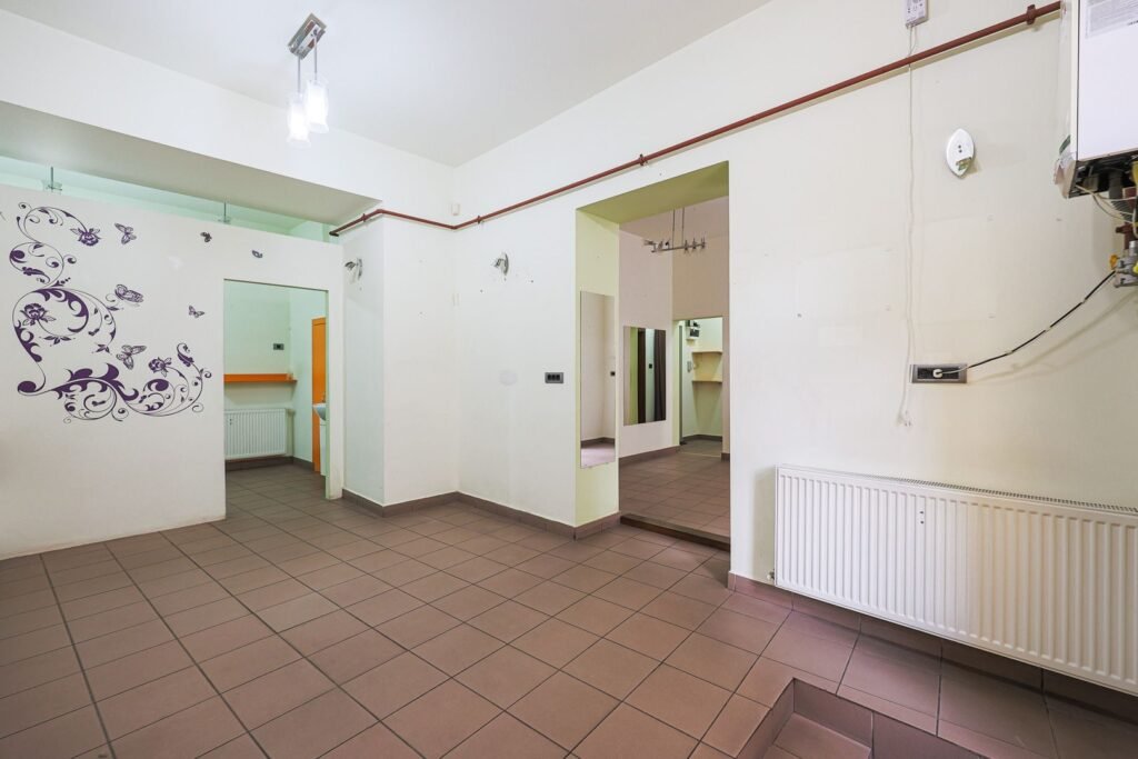 De vânzare Spațiu comercial strada Episcopiei nr 1, Pregătit pt afacerea ta! în zona Ultracentral 3 camere Arad 5