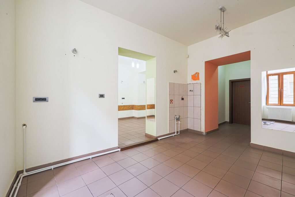 De vânzare Spațiu comercial strada Episcopiei nr 1, Pregătit pt afacerea ta! în zona Ultracentral 3 camere Arad 8