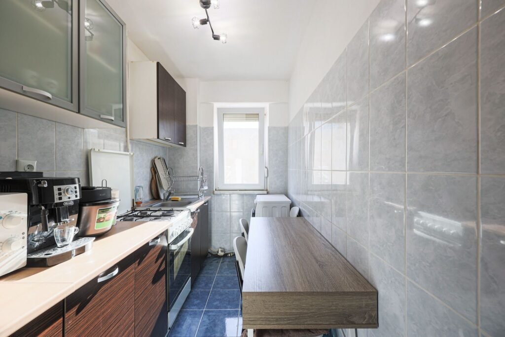 De vânzare VANDUT Apartament cu 2 camere la etaj 3 Calea Romanilor în zona Romanilor 2 camere 1 dormitor Arad 2