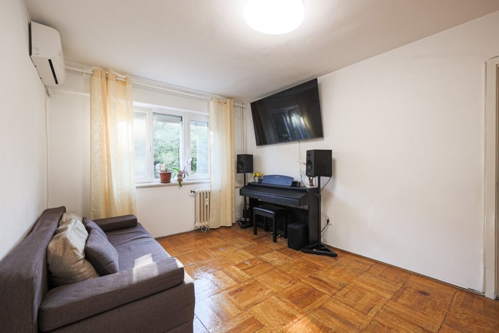De vânzare VANDUT Apartament cu 2 camere la etaj 3 Calea Romanilor în zona Romanilor 2 camere 1 dormitor Arad 3