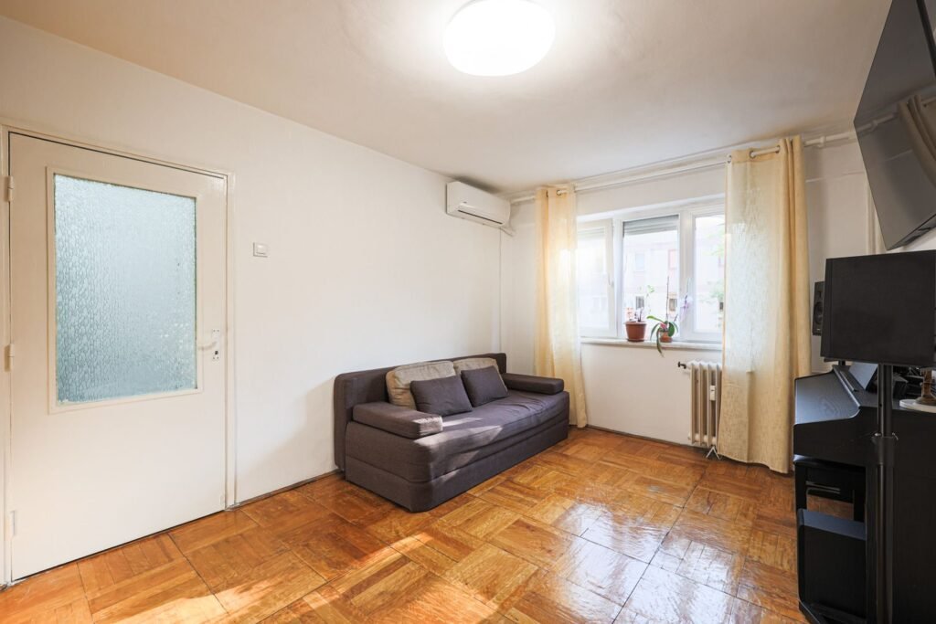 De vânzare VANDUT Apartament cu 2 camere la etaj 3 Calea Romanilor în zona Romanilor 2 camere 1 dormitor Arad 4