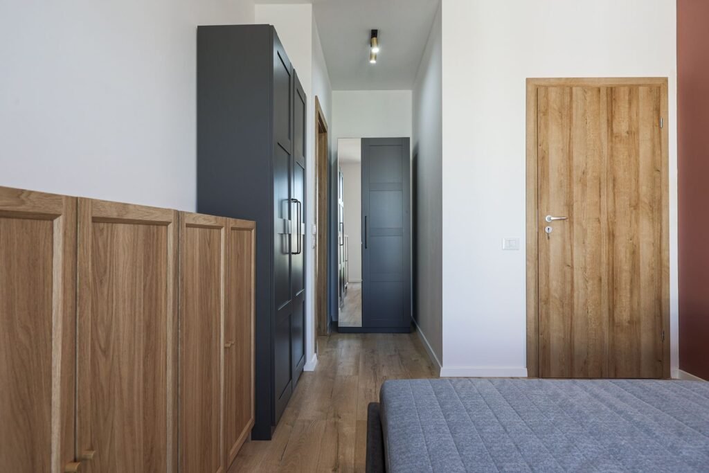 De vânzare 📊 INVESTIȚIE SIGURĂ – Apartament 2 camere cu chiriaș activ în zona UTA 3 camere 2 dormitoare Arad 1