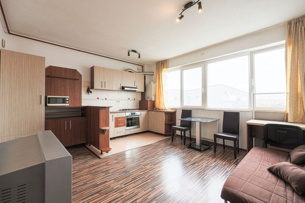 Apartament 2 camere + nișă de dormit – ARED UTA R9 – COMISION 0% De vânzare Apartament 2 camere + nișă de dormit – ARED UTA R9 – COMISION 0% în zona UTA 2 camere 1 dormitor Arad 2
