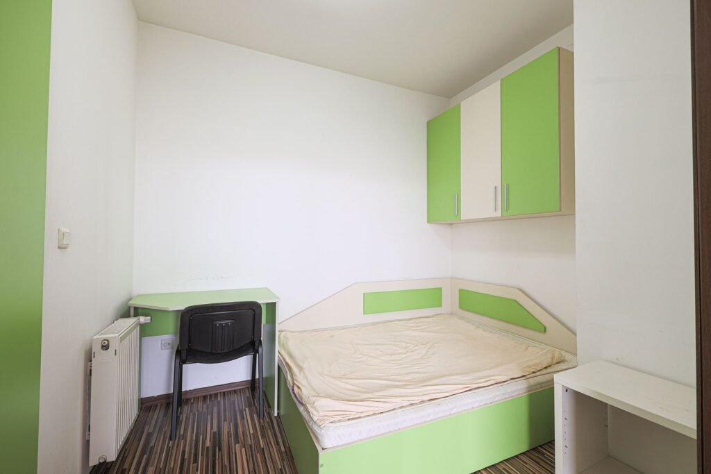Apartament 2 camere + nișă de dormit – ARED UTA R9 – COMISION 0% De vânzare Apartament 2 camere + nișă de dormit – ARED UTA R9 – COMISION 0% în zona UTA 2 camere 1 dormitor Arad 4