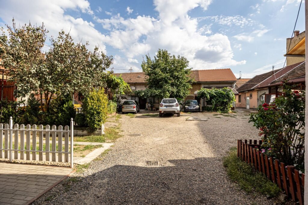 De vânzare Apartament central, strada Episcopiei cu loc de parcare Comision 0 în zona Central 3 camere 1 dormitor Arad 5