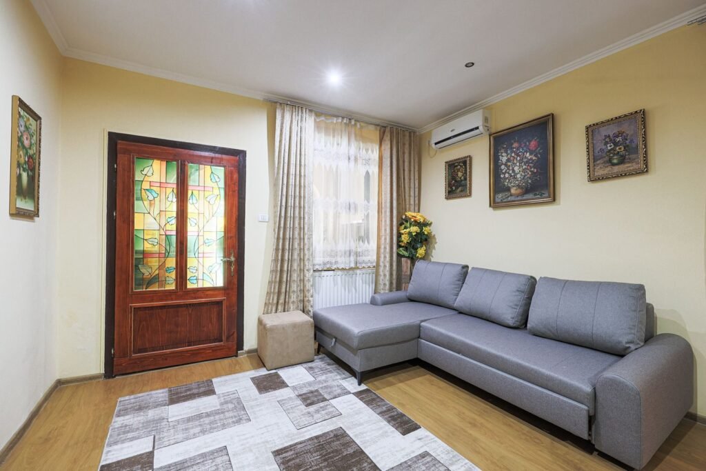 De vânzare Apartament central, strada Episcopiei cu loc de parcare Comision 0 în zona Central 3 camere 1 dormitor Arad 7
