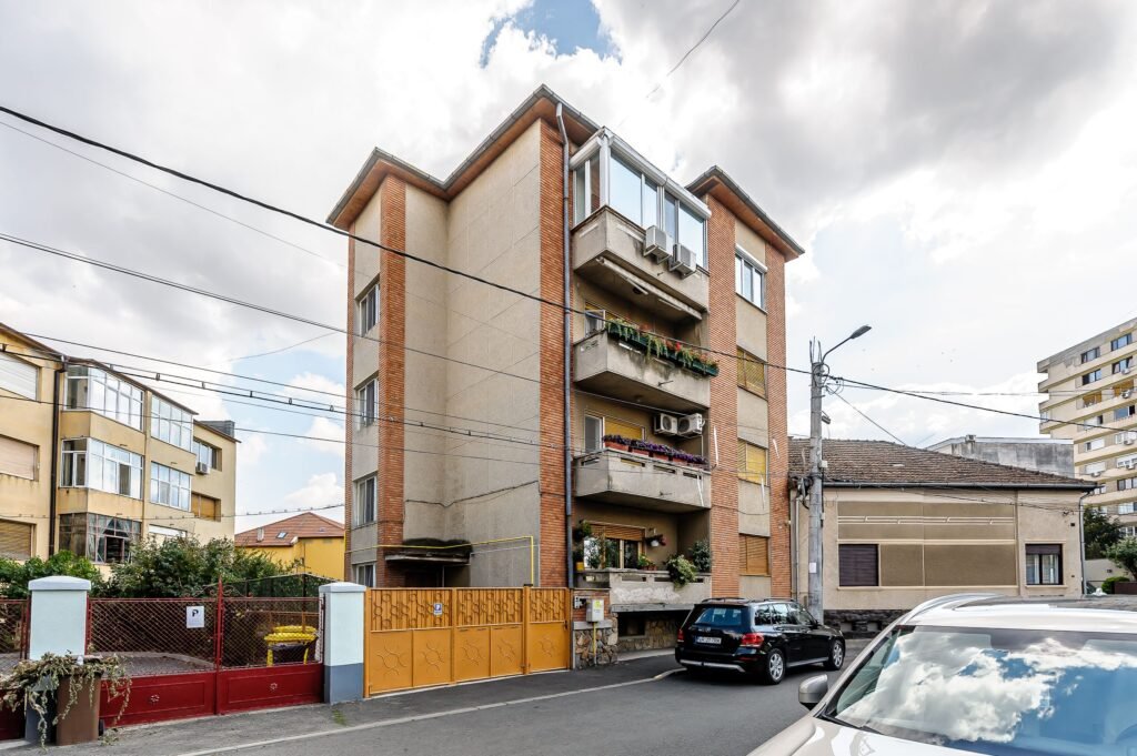 De vânzare Apartament cu 4 camere LUX, zona Gloria – Pedagogic – Malul Mureșului în zona Ultracentral 4 camere 2 dormitoare Arad 6
