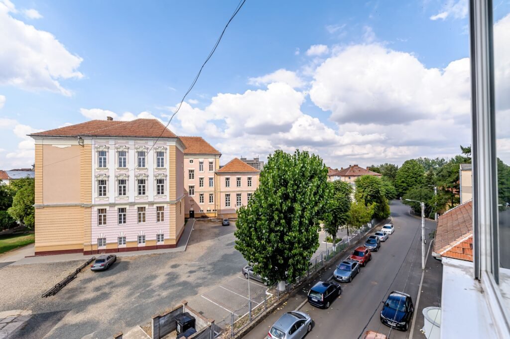 De vânzare Apartament cu 4 camere LUX, zona Gloria – Pedagogic – Malul Mureșului în zona Ultracentral 4 camere 2 dormitoare Arad 8