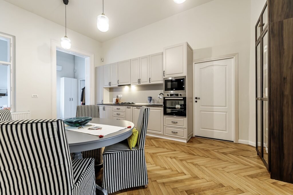 De vânzare Apartament premium cu 3 camere Ultracentral Comision 0 în zona Ultracentral 3 camere 2 dormitoare Arad 4