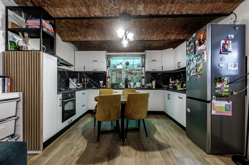 De vânzare Apartament tip casa, cu gradina proprie, in zona centrala a Aradului în zona Ultracentral 3 camere 2 dormitoare Arad 4