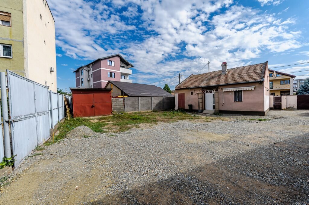 De vânzare Casa de caramida pe strada Plopilor in Vlaicu Comision 0 în zona Aurel Vlaicu 2 camere 1 dormitor Arad 2