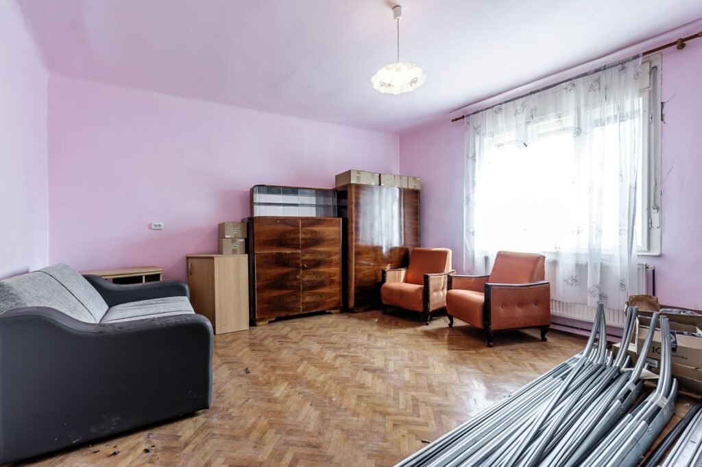 De vânzare Casa de caramida pe strada Plopilor in Vlaicu Comision 0 în zona Aurel Vlaicu 2 camere 1 dormitor Arad 4