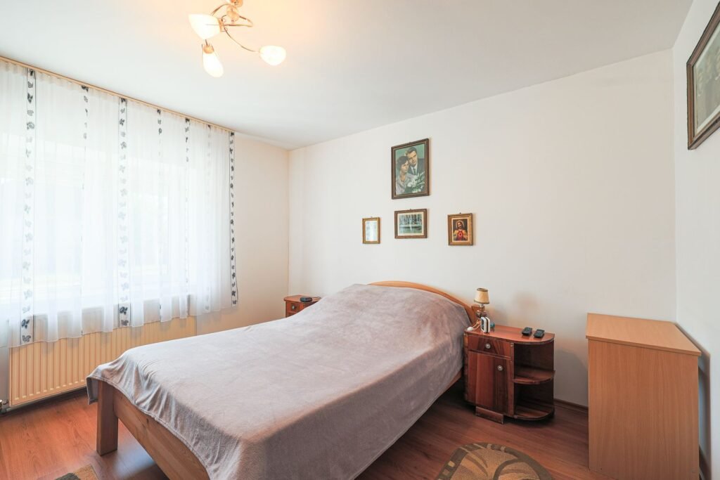 De vânzare Casă la doar 17 minute de Arad – preț sub 80.000 €! în zona Arad 4 camere 3 dormitoare Arad 1