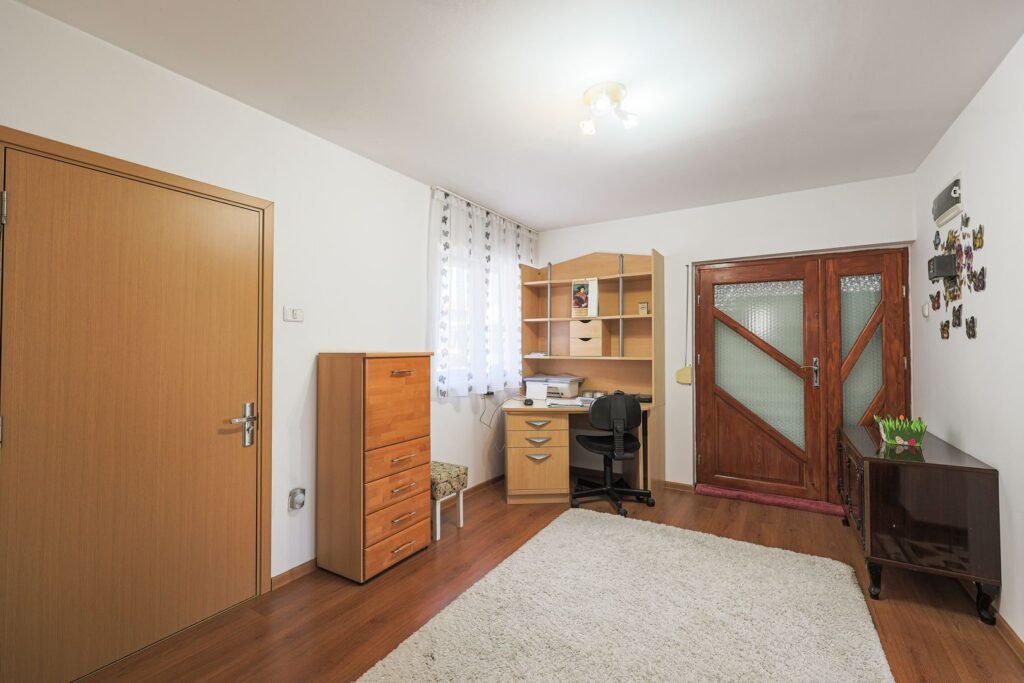 De vânzare Casă la doar 17 minute de Arad – preț sub 80.000 €! în zona Arad 4 camere 3 dormitoare Arad 1