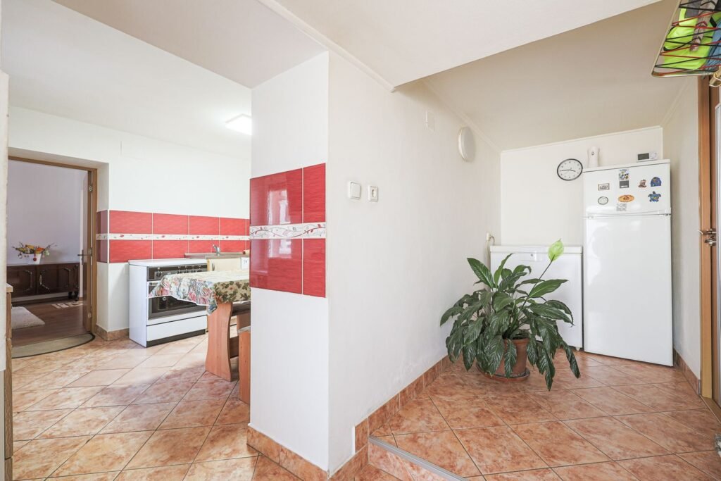 De vânzare Casă la doar 17 minute de Arad – preț sub 80.000 €! în zona Arad 4 camere 3 dormitoare Arad 1