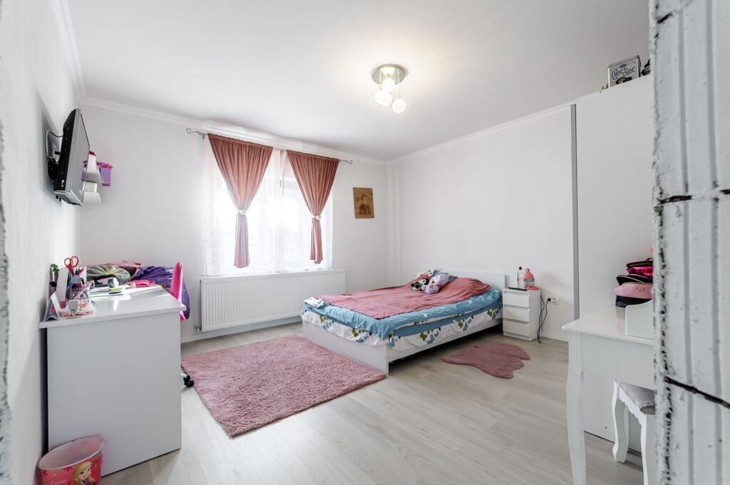 Casă nouă de vânzare în cartierul nou din Zimand, Comision 0 De vânzare Casă nouă de vânzare în cartierul nou din Zimand, Comision 0 în zona Arad 4 camere 3 dormitoare Arad 1