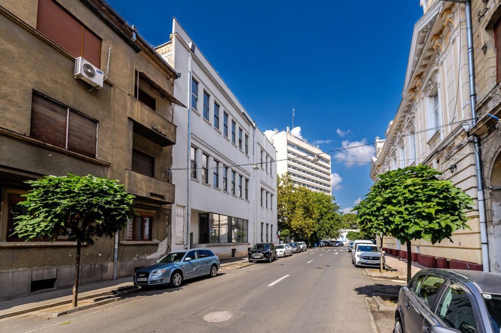 De vânzare Clădire ultracentrală de vânzare Bulevardul Decebal Comision 0 în zona Ultracentral 10 camere Arad 3