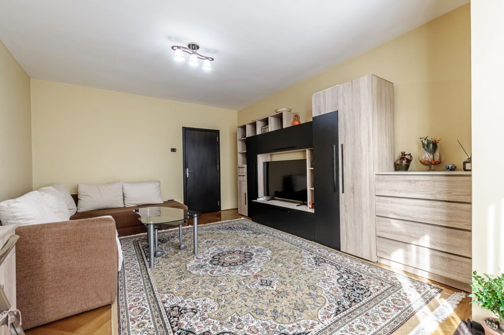 DE ÎNCHIRIAT! Apartament spațios, 2 camere decomandat, Podgoria Arad De închiriat DE ÎNCHIRIAT! Apartament spațios, 2 camere decomandat, Podgoria Arad în zona Ultracentral 2 camere 1 dormitor Arad 3