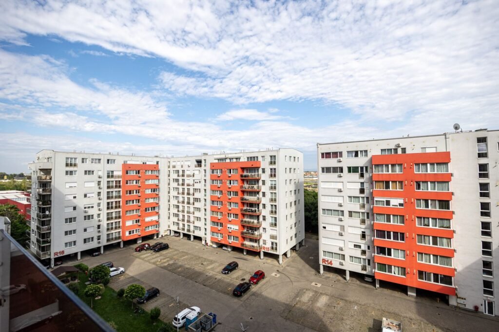 OCAZIE Apartament cu 2 camere etaj intermediar in ARED UTA COMISION 0 De vânzare OCAZIE Apartament cu 2 camere etaj intermediar in ARED UTA COMISION 0 în zona UTA 2 camere 1 dormitor Arad 3