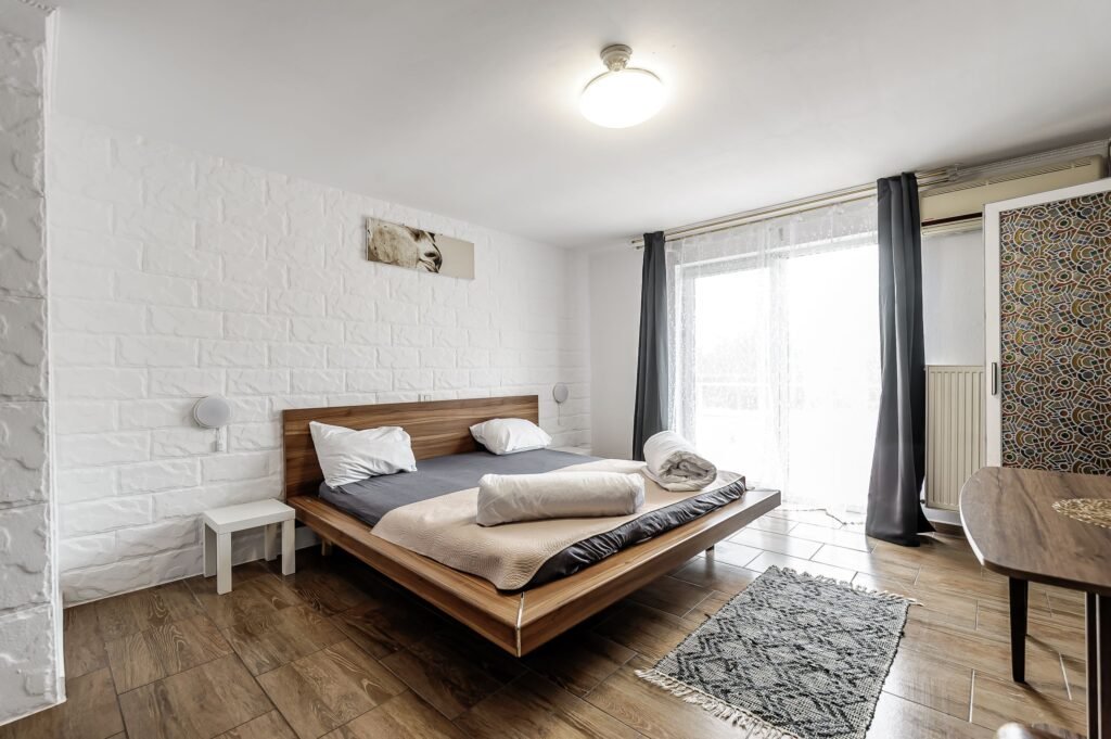 De vânzare Pensiune funcțională de vânzare pe Calea Radnei, Arad în zona Micalaca 26 camere 22 dormitoare Arad 1