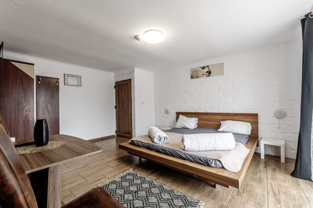 De vânzare Pensiune funcțională de vânzare pe Calea Radnei, Arad în zona Micalaca 26 camere Arad 1