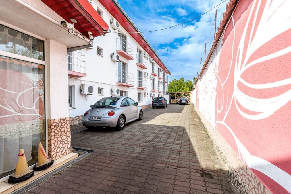 De vânzare Pensiune funcțională de vânzare pe Calea Radnei, Arad în zona Micalaca 26 camere Arad 1