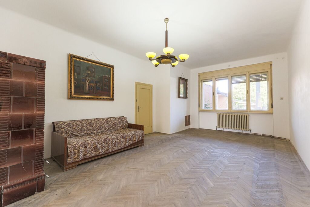 De vânzare REZERVAT! Apartament pe str. Vicențiu Babeș în zona Ultracentral 3 camere 2 dormitoare Arad 1