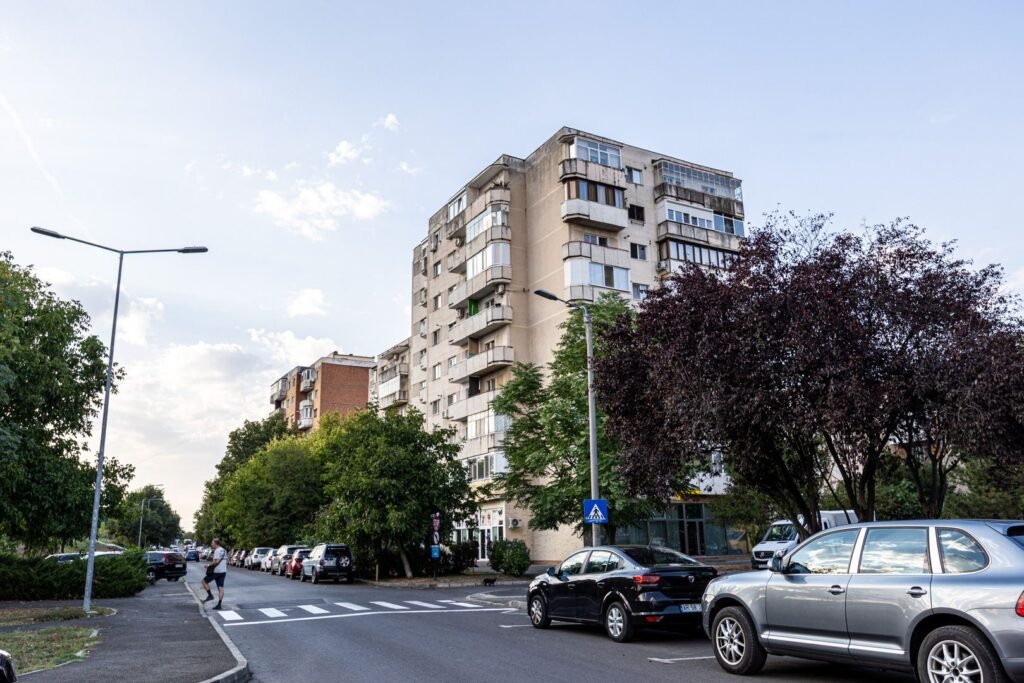 De vânzare REZERVAT!Vedere directă spre faleza Mureșului, Micalaca 300 în zona Micalaca 4 camere 3 dormitoare Arad 2