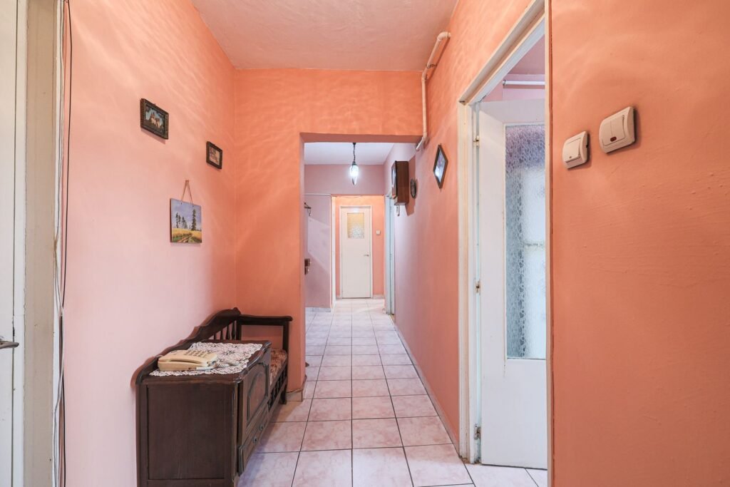 De vânzare REZERVAT!Vedere directă spre faleza Mureșului, Micalaca 300 în zona Micalaca 4 camere 3 dormitoare Arad 5