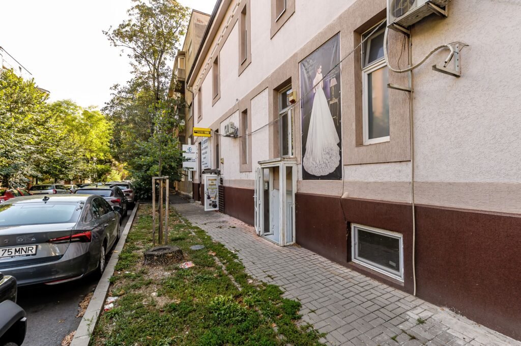 Spațiu comercial cu accesibilitate, str. Bolintineanu, lângă Podgoria De vânzare Spațiu comercial cu accesibilitate, str. Bolintineanu, lângă Podgoria în zona Central 2 camere Arad 2