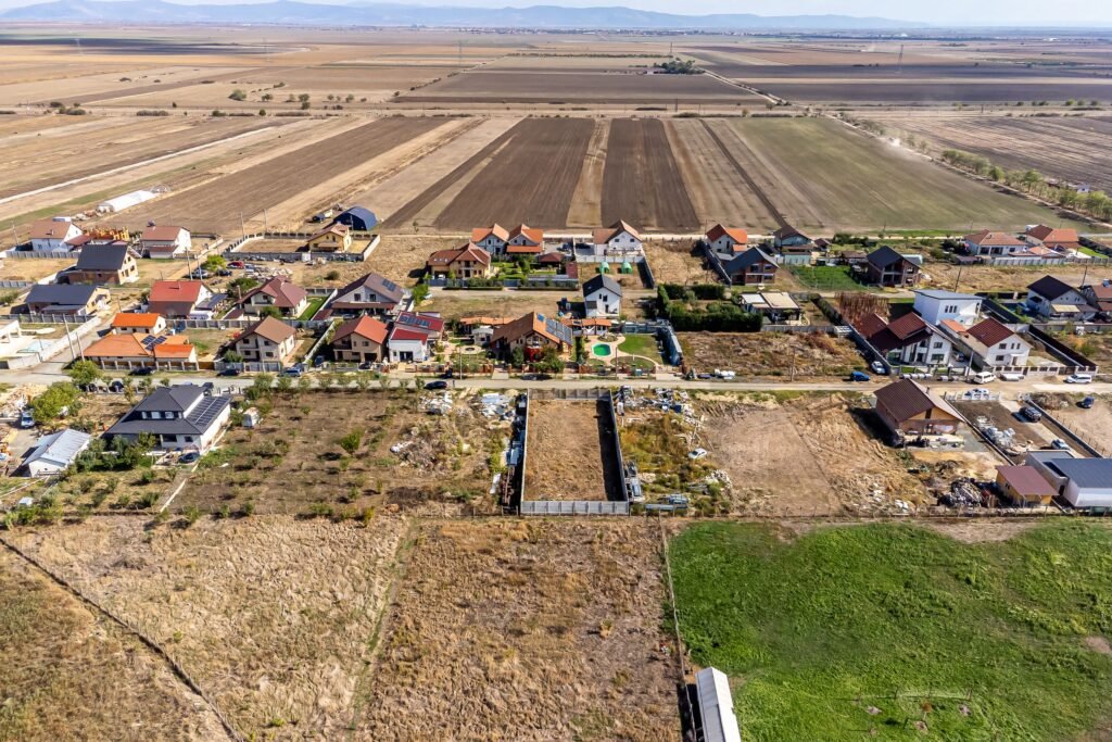 De vânzare Teren de 733 mp în Livada, cu gard finalizat, Comision 0 în zona Arad Arad 1