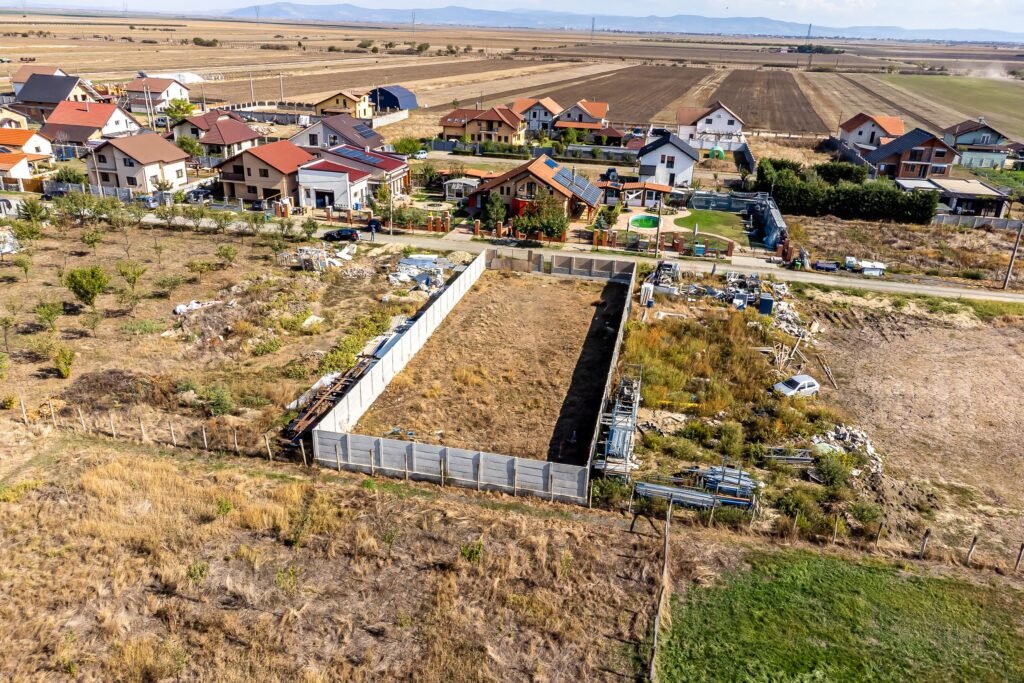 De vânzare Teren de 733 mp în Livada, cu gard finalizat, Comision 0 în zona Arad Arad 1