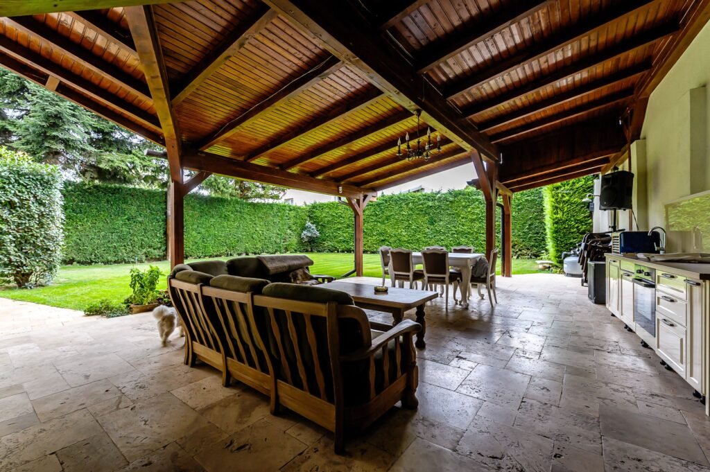 Vilă exclusivistă pe malul Mureșului – design modern si teren generos De vânzare Vilă exclusivistă pe malul Mureșului – design modern si teren generos în zona Malul Muresului 5 camere 3 dormitoare Arad 11