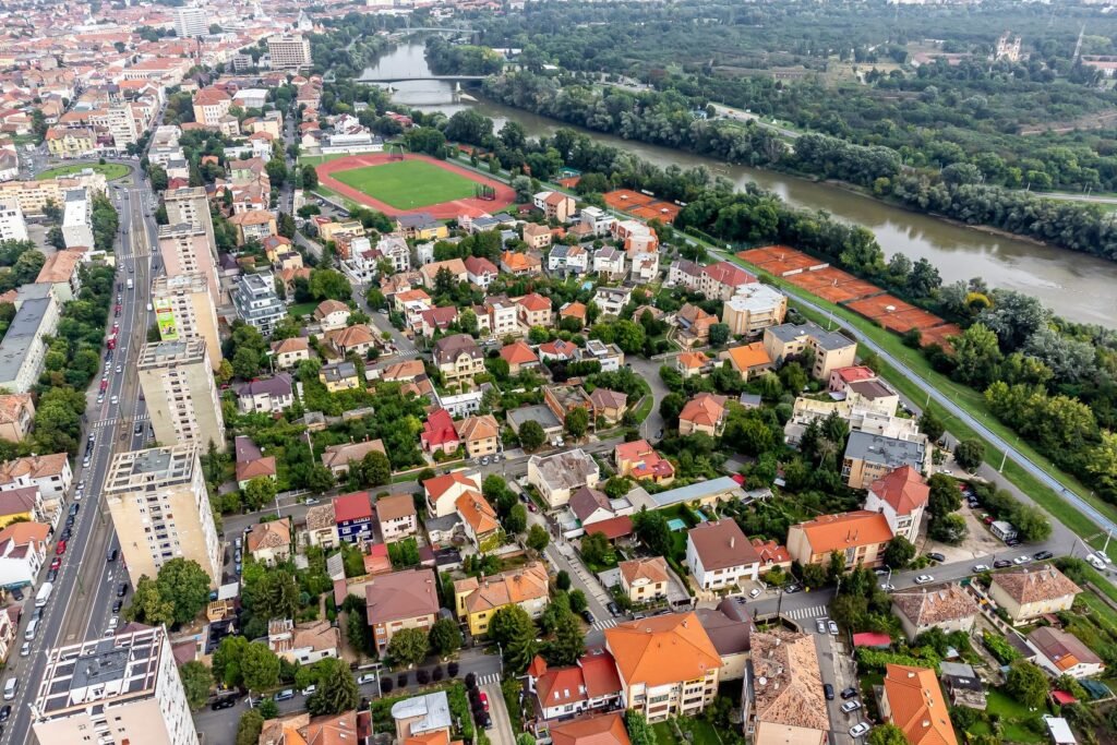 Vilă exclusivistă pe malul Mureșului – design modern si teren generos De vânzare Vilă exclusivistă pe malul Mureșului – design modern si teren generos în zona Malul Muresului 5 camere 3 dormitoare Arad 12