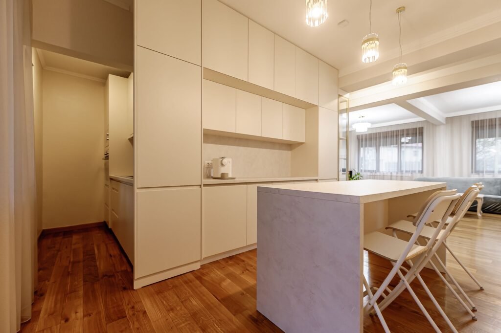 Vilă exclusivistă pe malul Mureșului – design modern si teren generos De vânzare Vilă exclusivistă pe malul Mureșului – design modern si teren generos în zona Malul Muresului 5 camere 3 dormitoare Arad 5