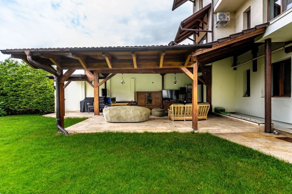 Vilă exclusivistă pe malul Mureșului – design modern si teren generos De vânzare Vilă exclusivistă pe malul Mureșului – design modern si teren generos în zona Malul Muresului 5 camere 3 dormitoare Arad 9