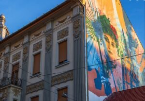 O nouă pictură murală pe o clădire istorică din Arad