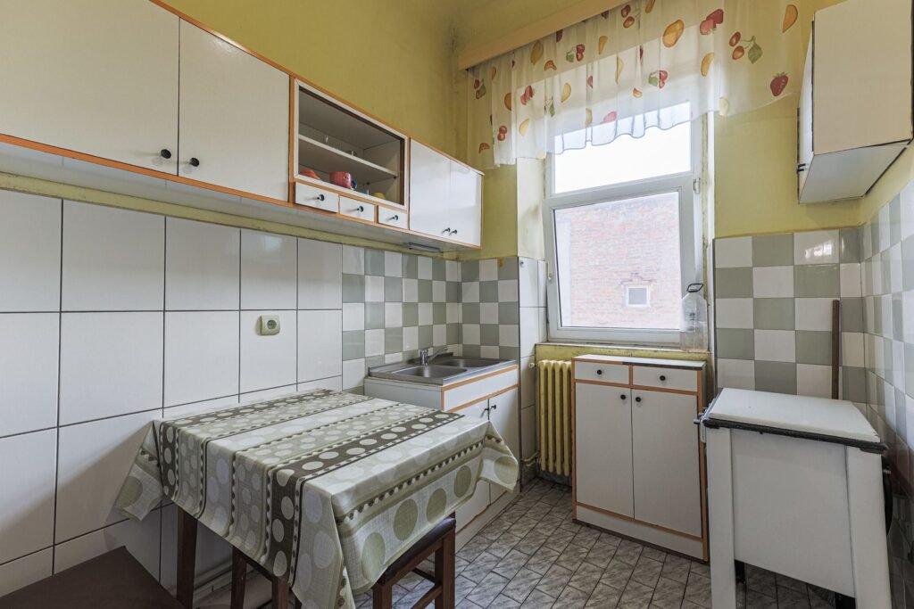 De vânzare 2 apartamente, 1 etaj, o oportunitate rară – ultracentral în zona Ultracentral 7 camere 5 dormitoare Arad 10