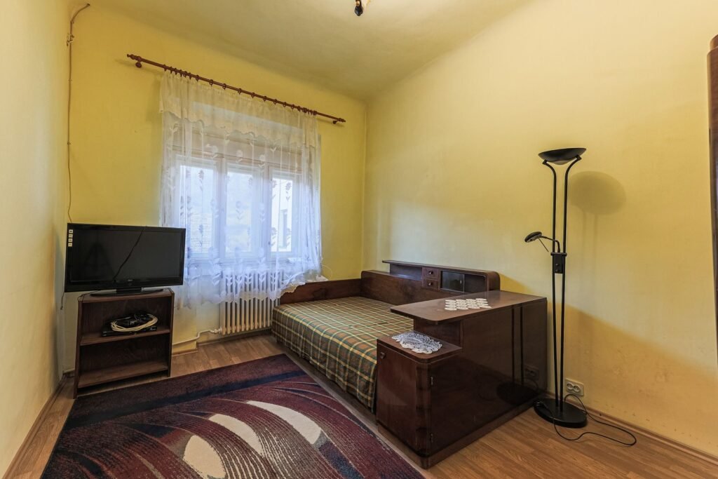 De vânzare 2 apartamente, 1 etaj, o oportunitate rară – ultracentral în zona Ultracentral 7 camere 5 dormitoare Arad 11