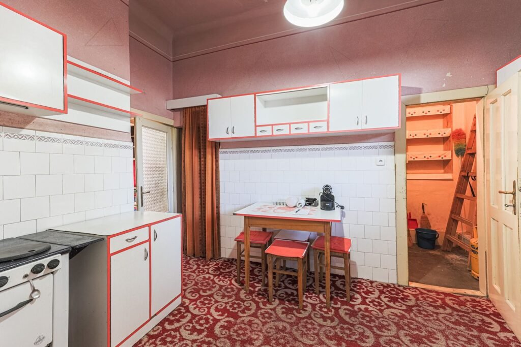 De vânzare 2 apartamente, 1 etaj, o oportunitate rară – ultracentral în zona Ultracentral 7 camere 5 dormitoare Arad 3