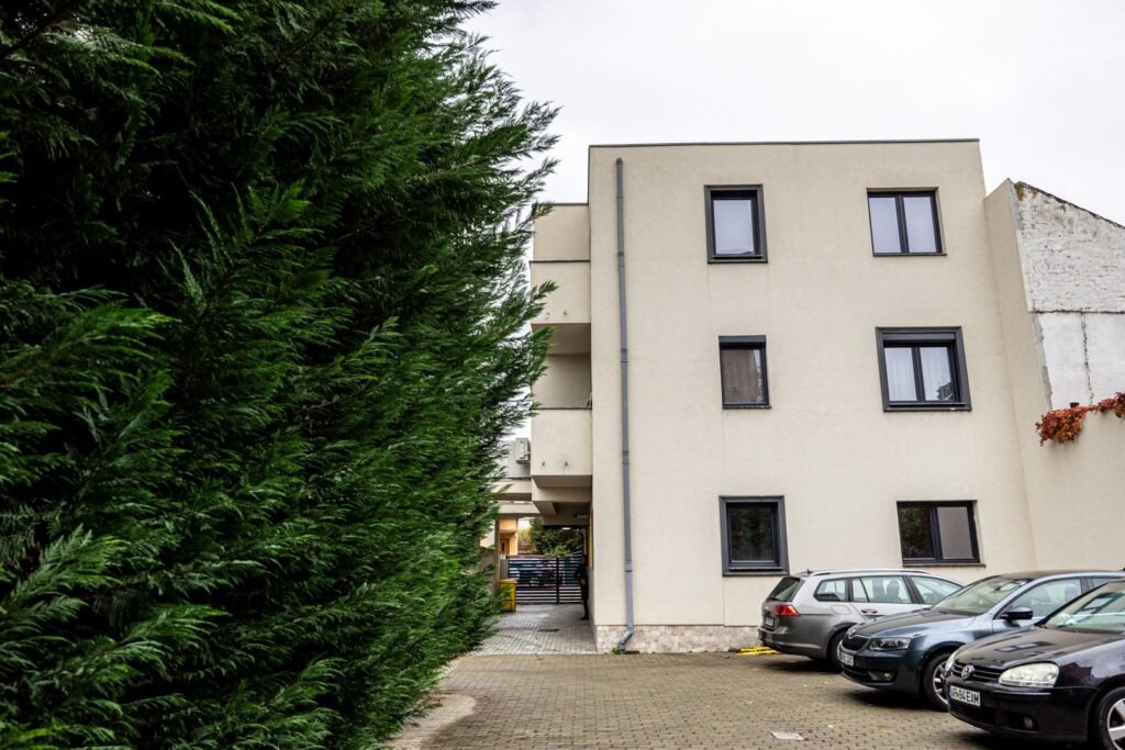 De vânzare Apartament nou, ultracentral, cu loc de parcare privat | 110.000 € în zona Central 2 camere 1 dormitor Arad 3