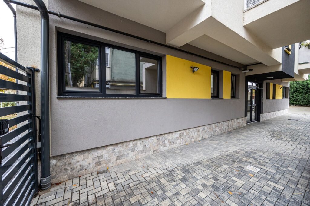 De vânzare Apartament nou, ultracentral, cu loc de parcare privat | 110.000 € în zona Ultracentral 2 camere 1 dormitor Arad 1