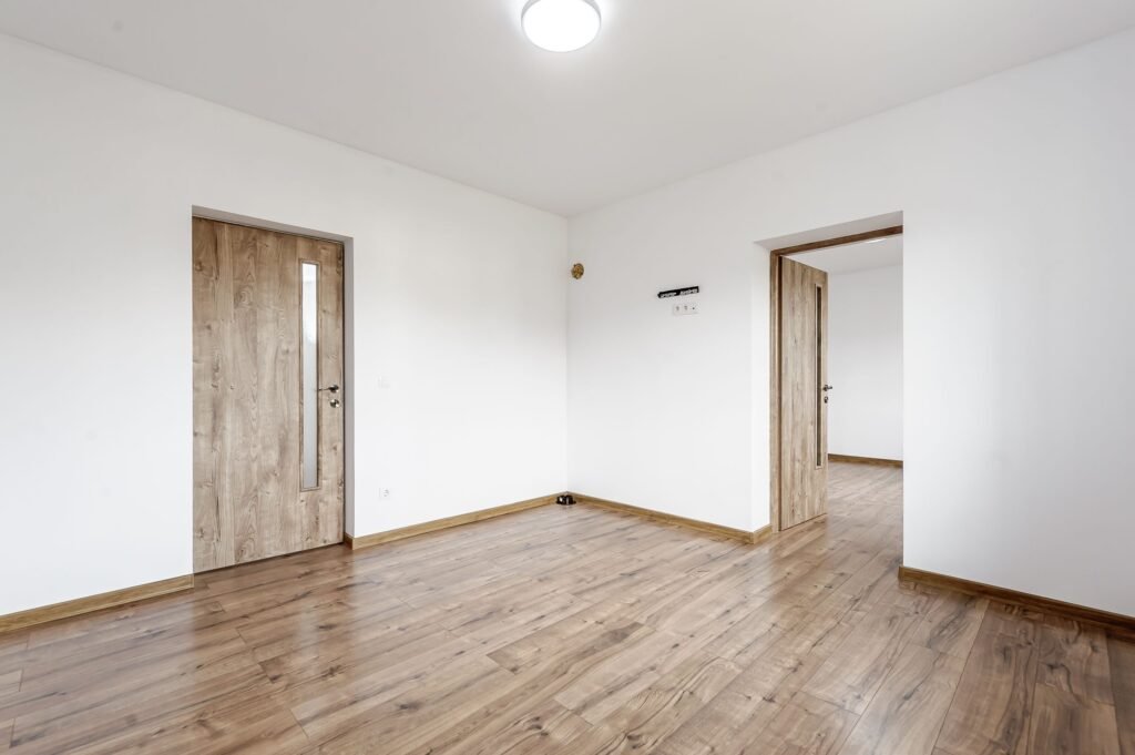 De vânzare Casa + Teren 1144 mp – str. Principala Zimandu Nou, Arad – COMISION 0% în zona Arad 2 camere Arad 2