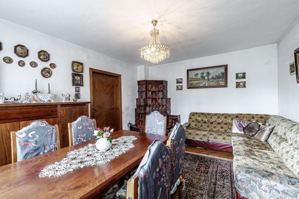 De vânzare Casă din cărămidă cu 8 camere – zonă liniștită, LIPOVA în zona Nord-Est 8 camere 4 dormitoare Arad 1