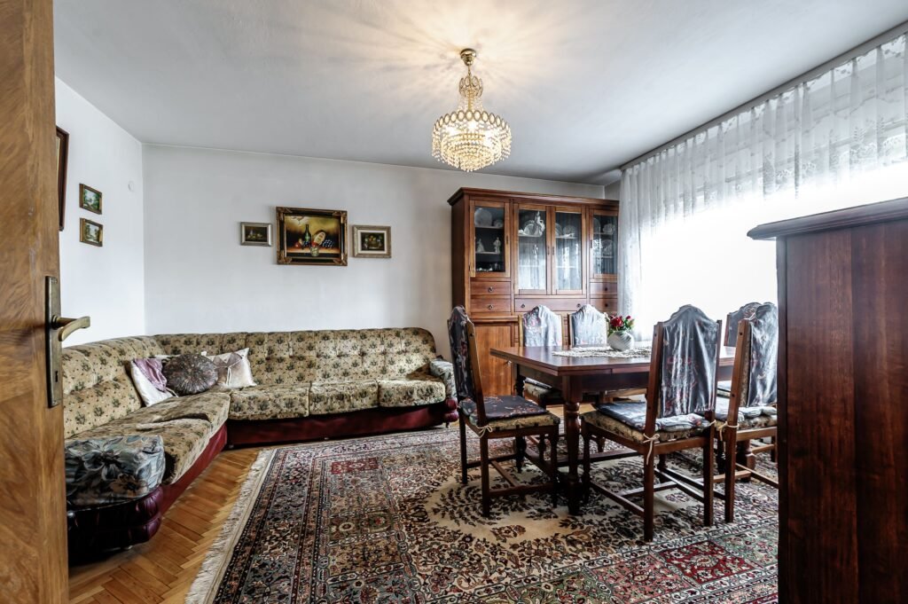 De vânzare Casă din cărămidă cu 8 camere – zonă liniștită, LIPOVA în zona Nord-Est 8 camere 4 dormitoare Arad 1