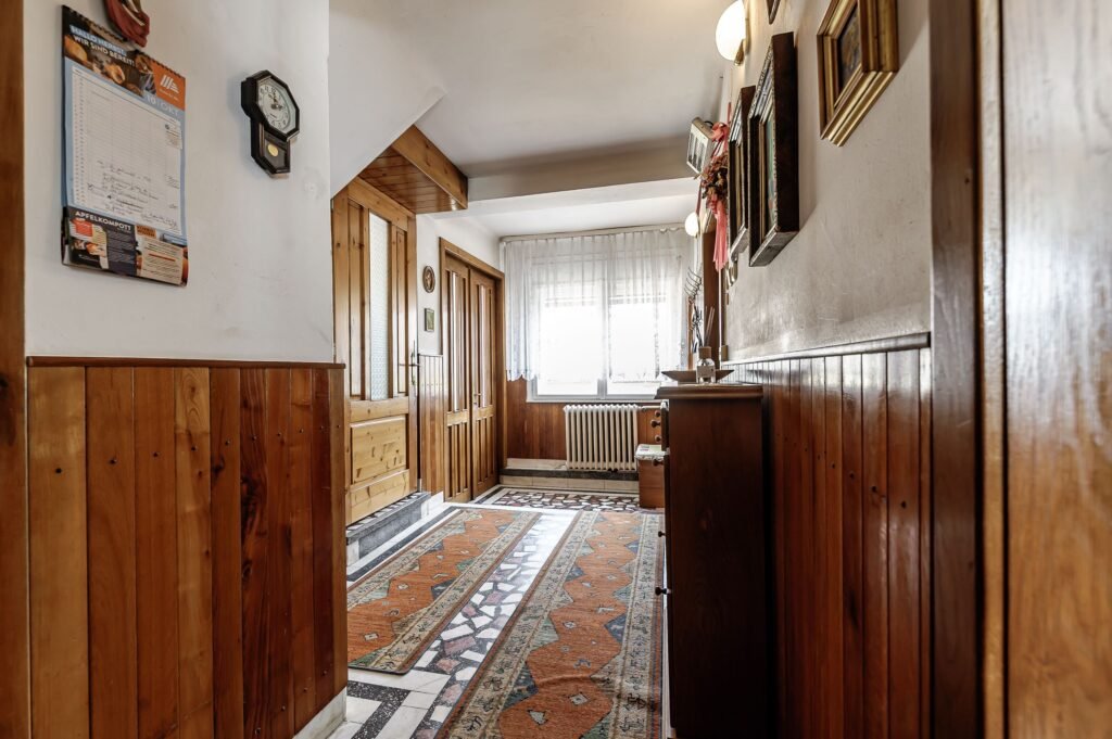 De vânzare Casă din cărămidă cu 8 camere – zonă liniștită, LIPOVA în zona Nord-Est 8 camere 4 dormitoare Arad 4