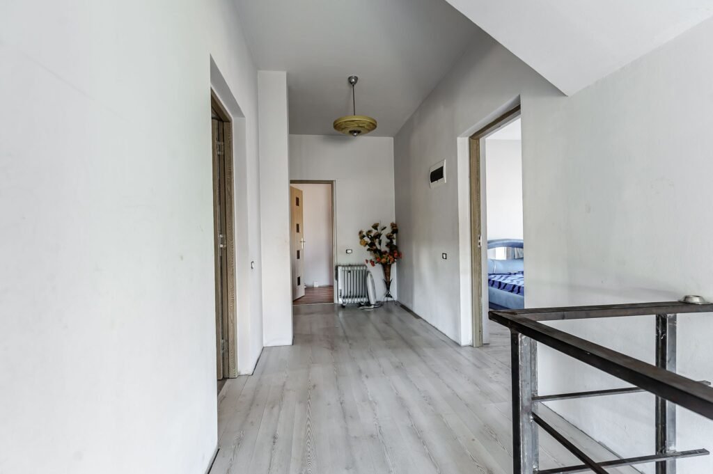 De vânzare Casă nouă cu teren de 1644 mp – Sânnicolau Mic, str. Brândușei în zona Sannicolau Mic 6 camere 4 dormitoare Arad 9