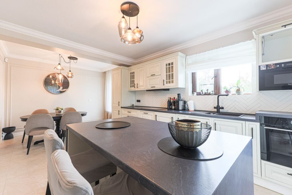 De vânzare Casă premium în Subcetate, construcție nouă finisaje de lux Comision 0 în zona Subcetate 5 camere 4 dormitoare Arad 1